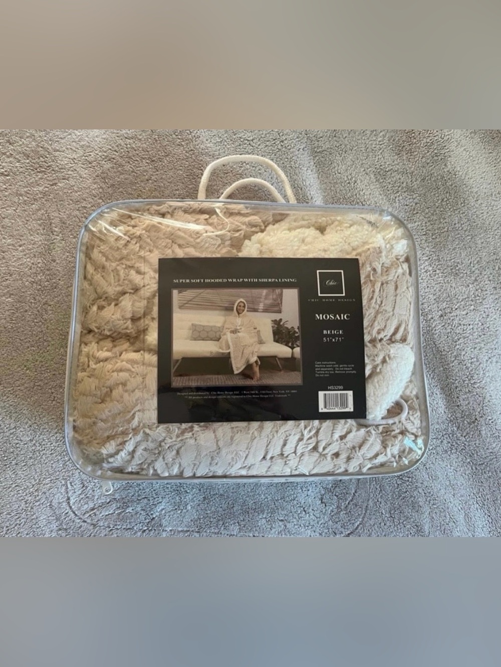 NWT Beige Chic Home Design Hooded Wrap Blanket with Sherpa Lining 51”x71”